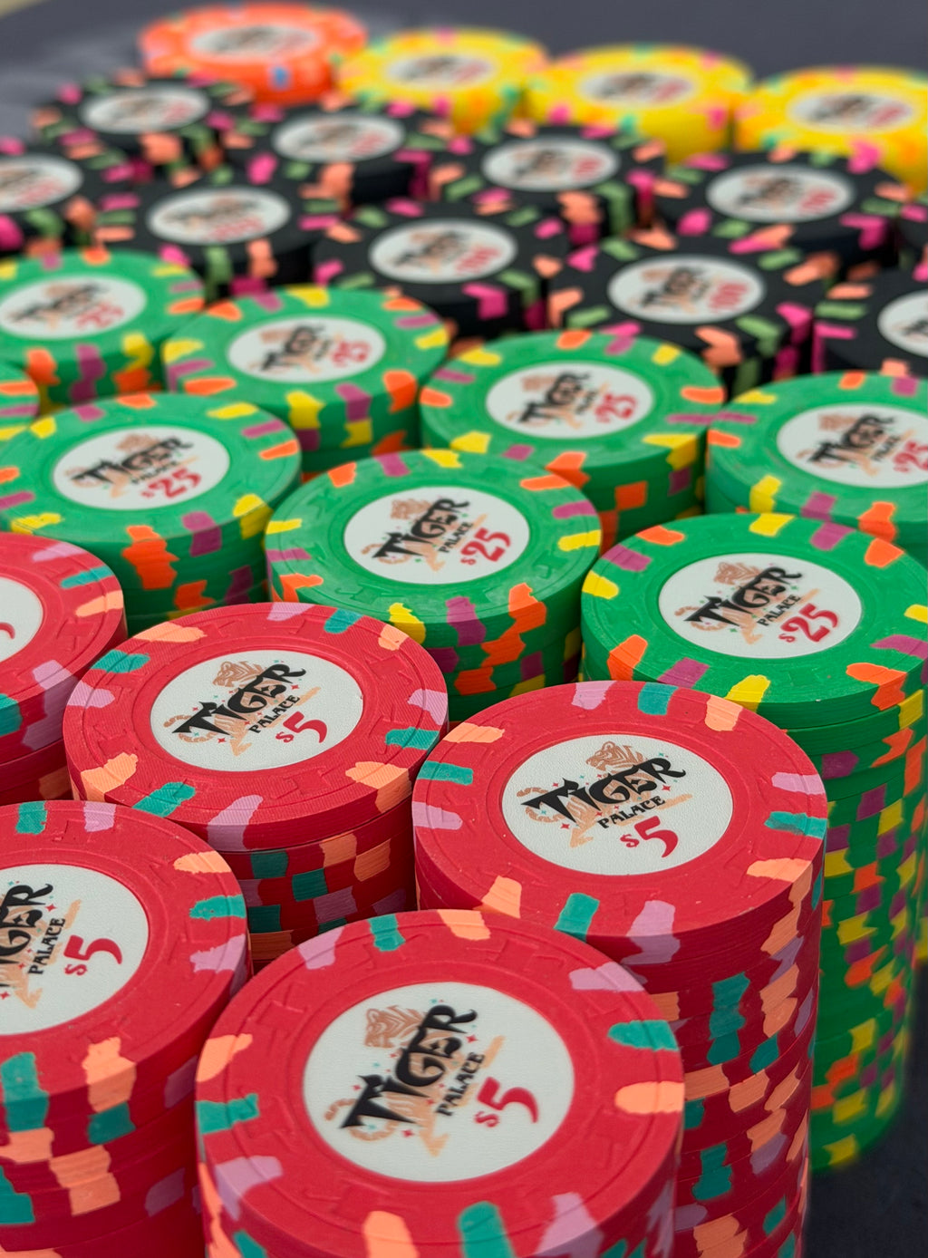 Tiger Palace (Paulson) Cash Set: Custom 'Bear Claws' - $5/$10 'Vegas' Set - 700 chips