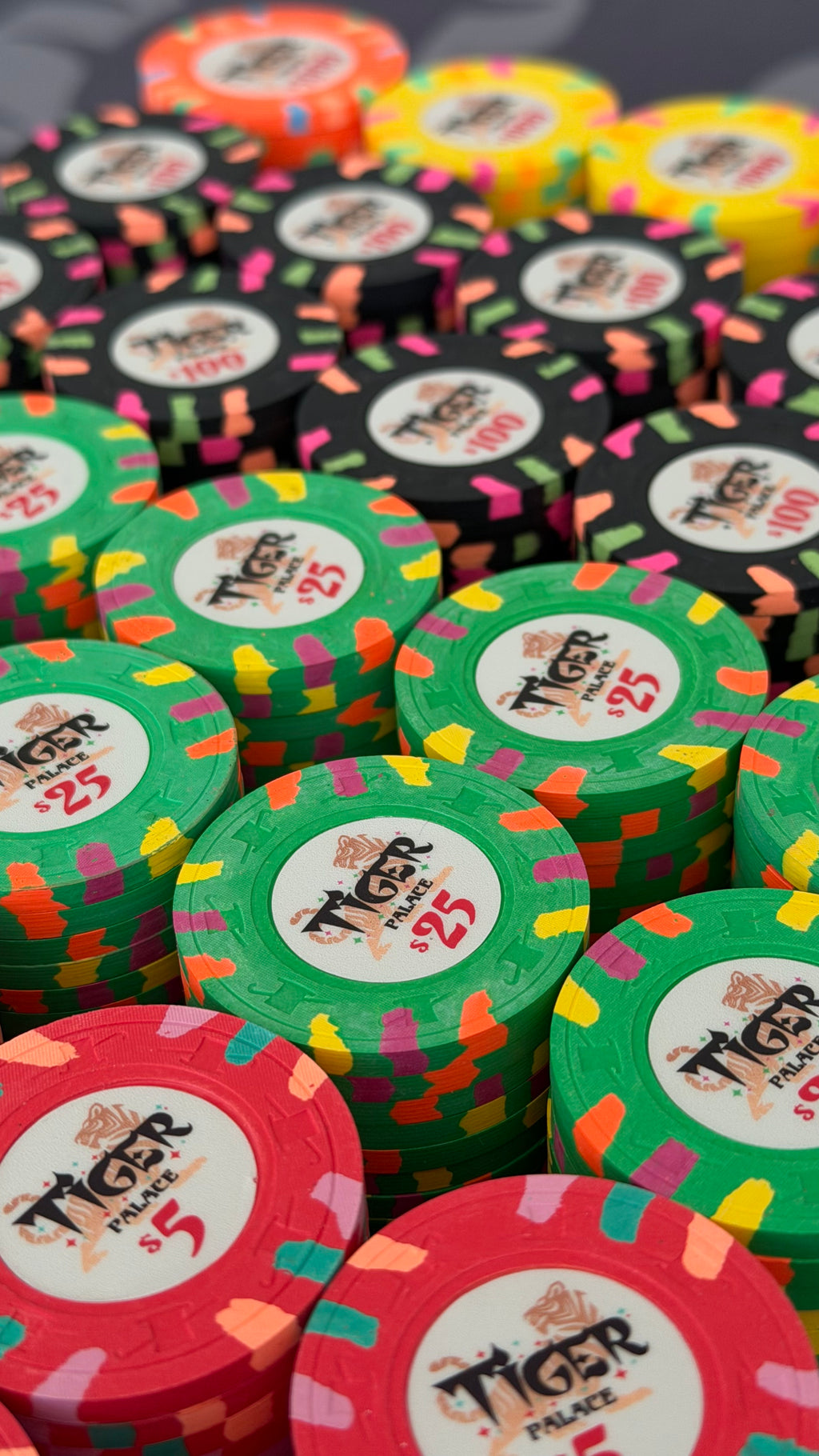 Tiger Palace (Paulson) Cash Set: Custom 'Bear Claws' - $5/$10 'Vegas' Set - 700 chips