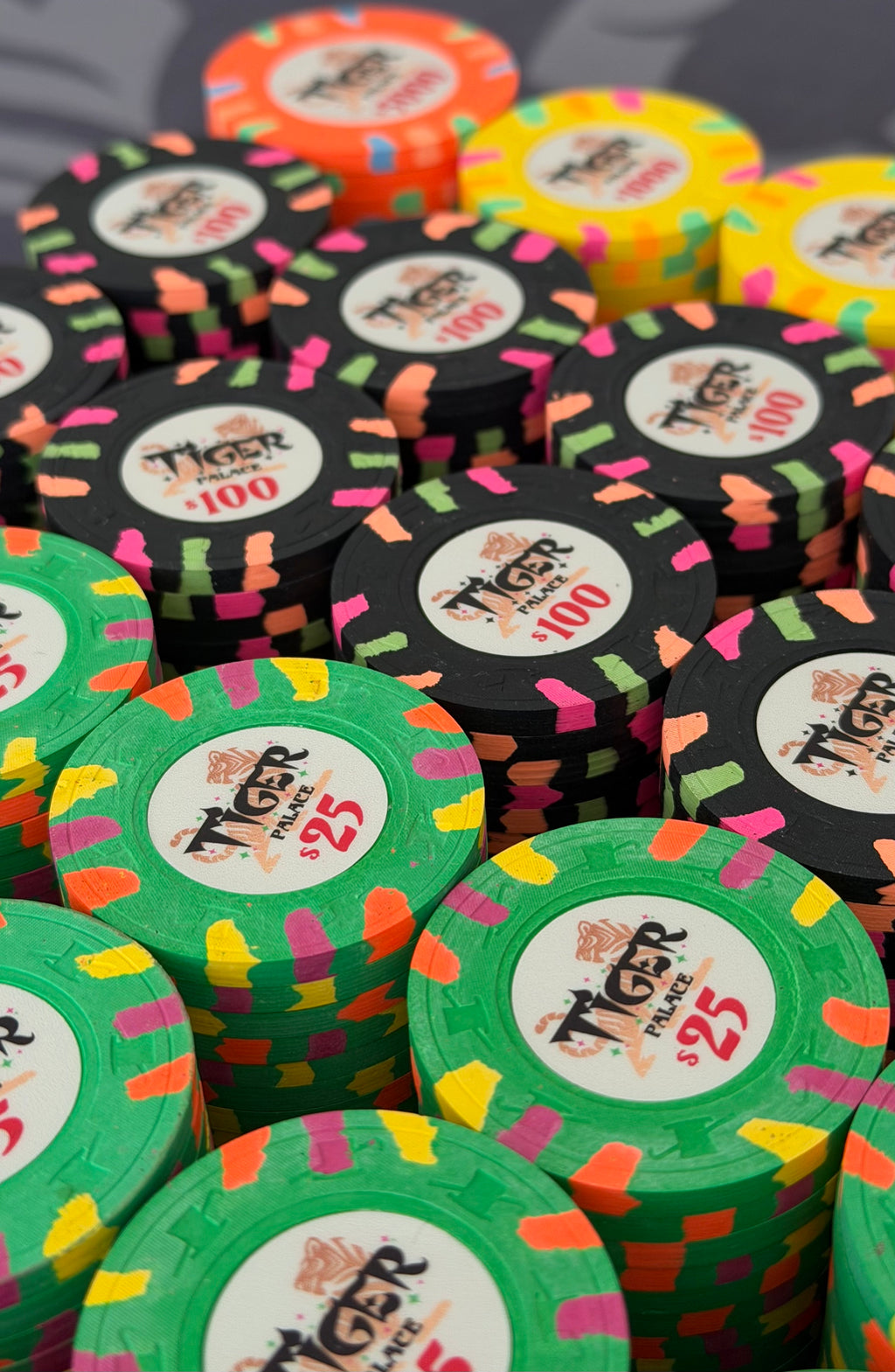 Tiger Palace (Paulson) Cash Set: Custom 'Bear Claws' - $5/$10 'Vegas' Set - 700 chips