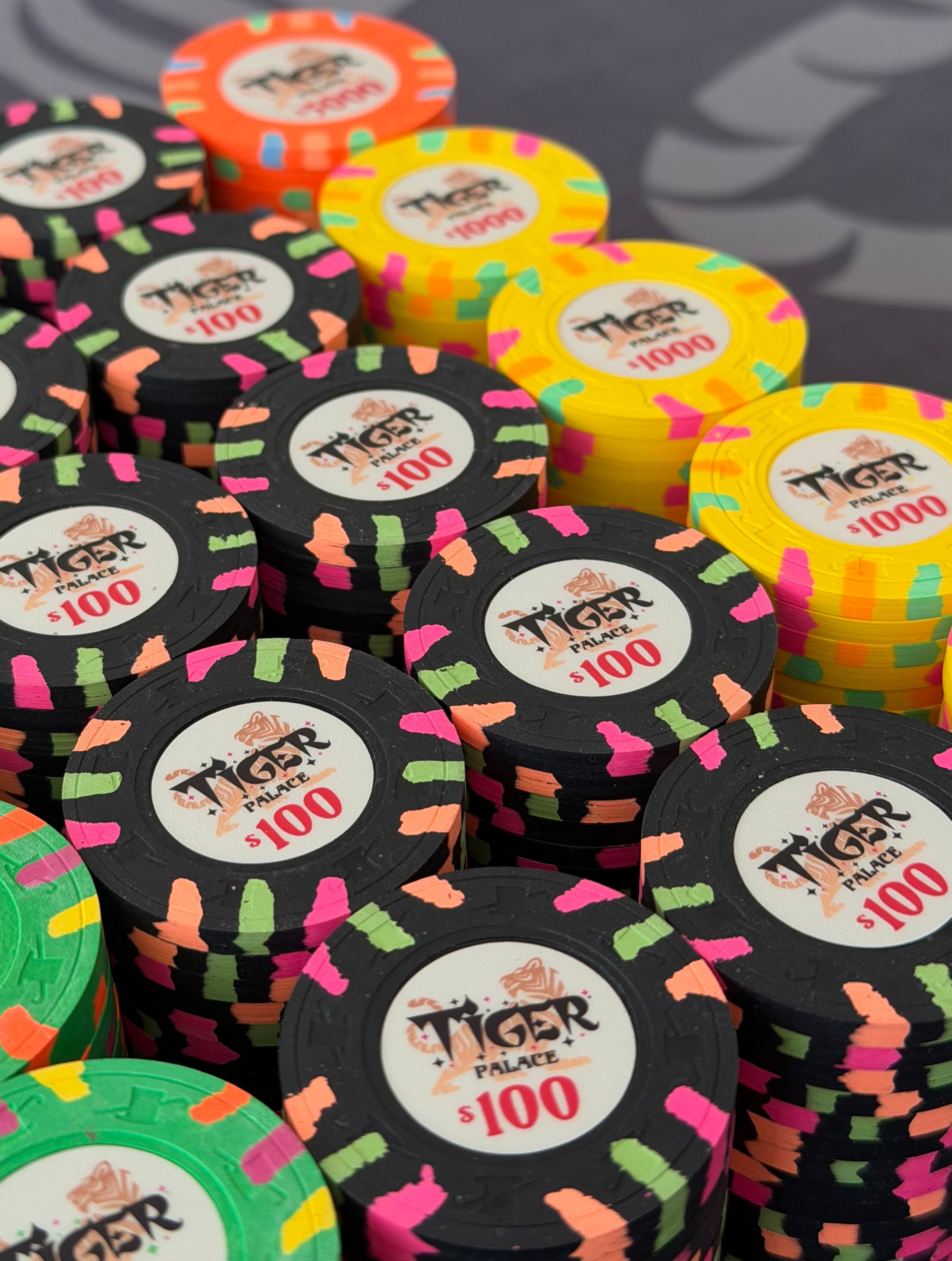 Tiger Palace (Paulson) Cash Set: Custom 'Bear Claws' - $5/$10 'Vegas' Set - 700 chips