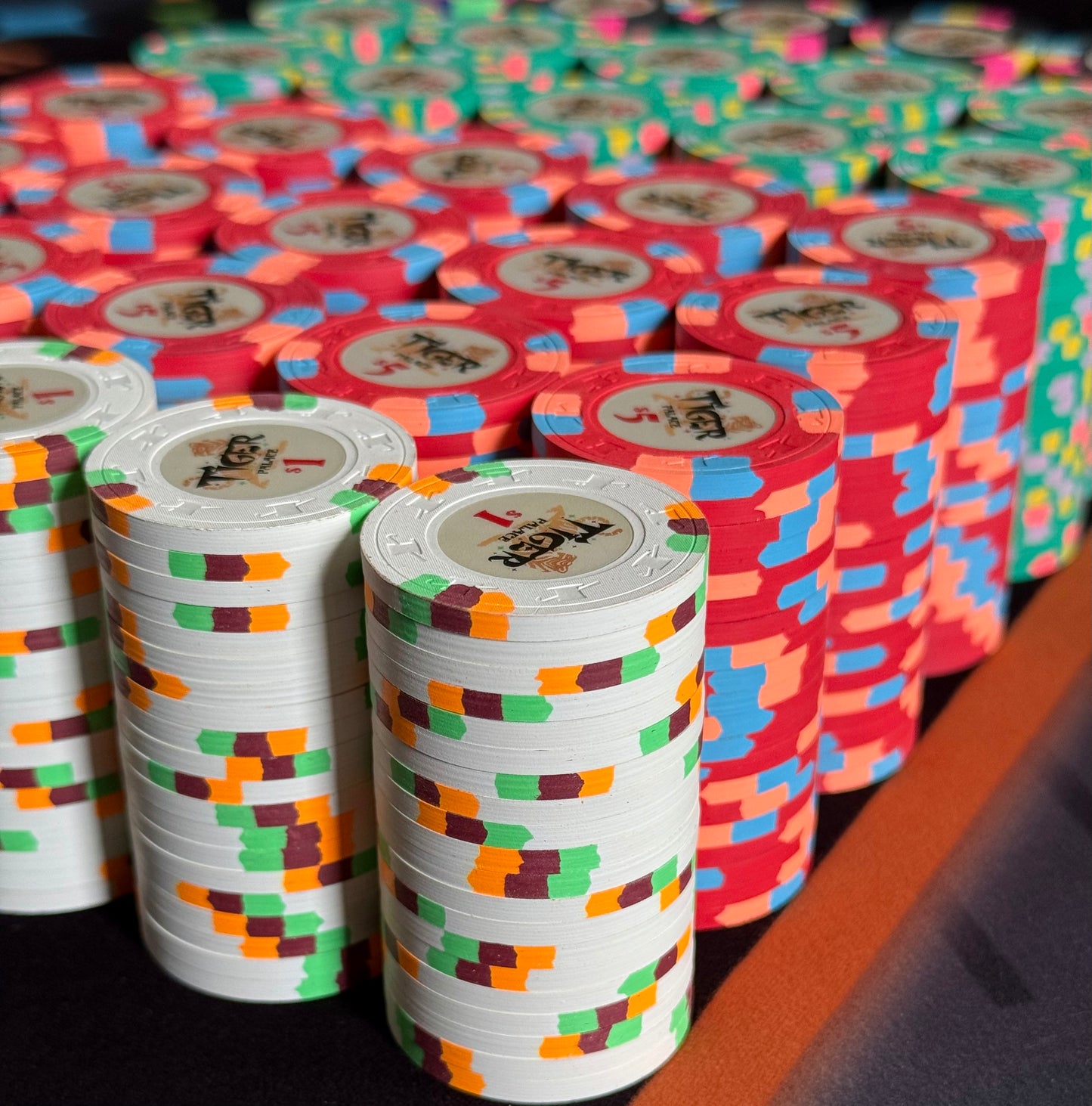 Tiger Palace (Paulson) Cash Set: VIP1 $2/$5 'Vegas' set - 700 chips